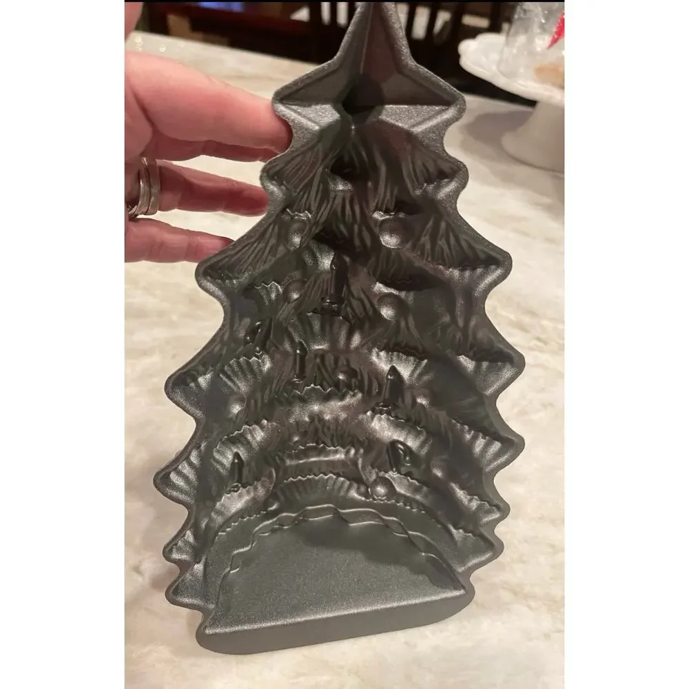 Nordic Ware Christmas Tree Mold Cake Pan 4.5 cups 11